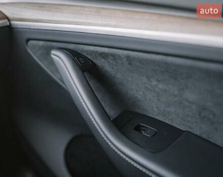 Сірий Тесла Model Y, об'ємом двигуна 0 л та пробігом 12 тис. км за 32500 $, фото 76 на Automoto.ua