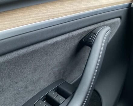 Серый Тесла Model Y, объемом двигателя 0 л и пробегом 25 тыс. км за 33900 $, фото 13 на Automoto.ua