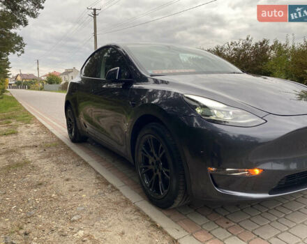 Серый Тесла Model Y, объемом двигателя 0 л и пробегом 12 тыс. км за 30800 $, фото 5 на Automoto.ua
