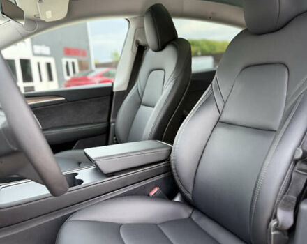 Сірий Тесла Model Y, об'ємом двигуна 0 л та пробігом 4 тис. км за 28400 $, фото 25 на Automoto.ua