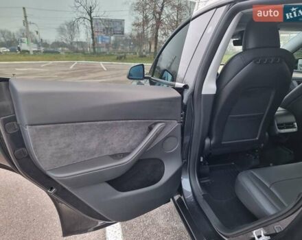 Серый Тесла Model Y, объемом двигателя 0 л и пробегом 24 тыс. км за 30900 $, фото 16 на Automoto.ua
