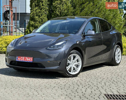 Серый Тесла Model Y, объемом двигателя 0 л и пробегом 39 тыс. км за 27500 $, фото 1 на Automoto.ua