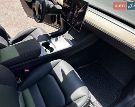 Серый Тесла Model Y, объемом двигателя 0 л и пробегом 17 тыс. км за 34000 $, фото 18 на Automoto.ua