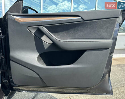 Серый Тесла Model Y, объемом двигателя 0 л и пробегом 1 тыс. км за 35490 $, фото 42 на Automoto.ua
