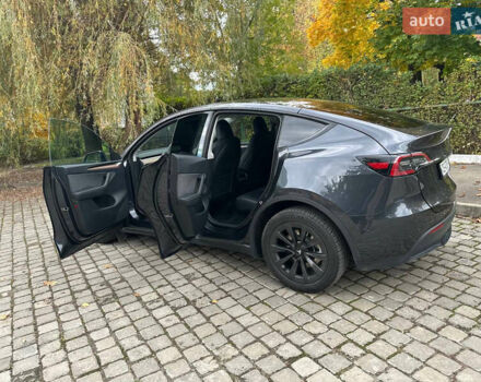 Серый Тесла Model Y, объемом двигателя 0 л и пробегом 26 тыс. км за 31700 $, фото 13 на Automoto.ua