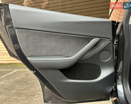 Серый Тесла Model Y, объемом двигателя 0 л и пробегом 2 тыс. км за 35490 $, фото 29 на Automoto.ua