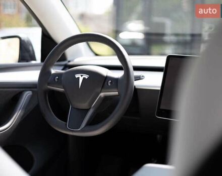 Серый Тесла Model Y, объемом двигателя 0 л и пробегом 22 тыс. км за 26000 $, фото 9 на Automoto.ua