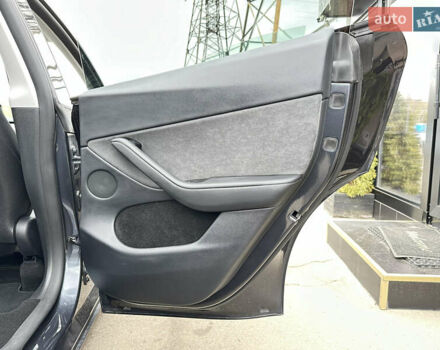 Серый Тесла Model Y, объемом двигателя 0 л и пробегом 1 тыс. км за 39900 $, фото 23 на Automoto.ua