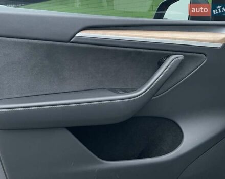 Серый Тесла Model Y, объемом двигателя 0 л и пробегом 25 тыс. км за 36700 $, фото 16 на Automoto.ua