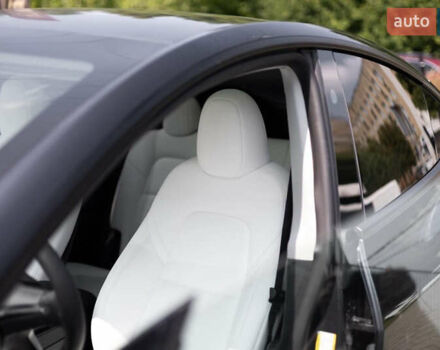 Серый Тесла Model Y, объемом двигателя 0 л и пробегом 22 тыс. км за 26000 $, фото 4 на Automoto.ua