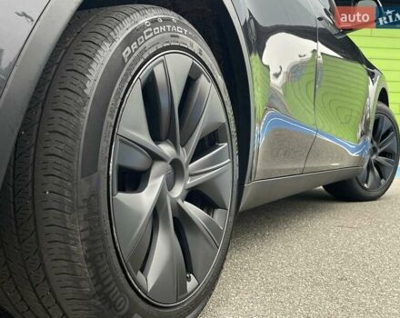 Серый Тесла Model Y, объемом двигателя 0 л и пробегом 22 тыс. км за 34700 $, фото 10 на Automoto.ua