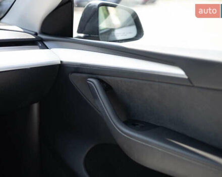 Серый Тесла Model Y, объемом двигателя 0 л и пробегом 22 тыс. км за 26000 $, фото 6 на Automoto.ua