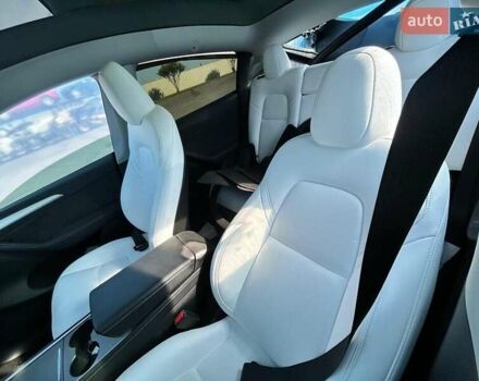 Серый Тесла Model Y, объемом двигателя 0 л и пробегом 26 тыс. км за 21800 $, фото 23 на Automoto.ua