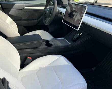Серый Тесла Model Y, объемом двигателя 0 л и пробегом 33 тыс. км за 29000 $, фото 5 на Automoto.ua