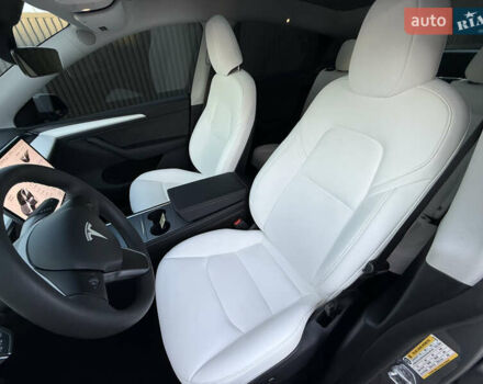 Серый Тесла Model Y, объемом двигателя 0 л и пробегом 9 тыс. км за 19800 $, фото 23 на Automoto.ua