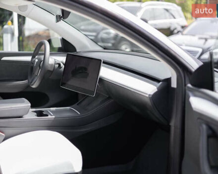 Серый Тесла Model Y, объемом двигателя 0 л и пробегом 22 тыс. км за 26000 $, фото 11 на Automoto.ua