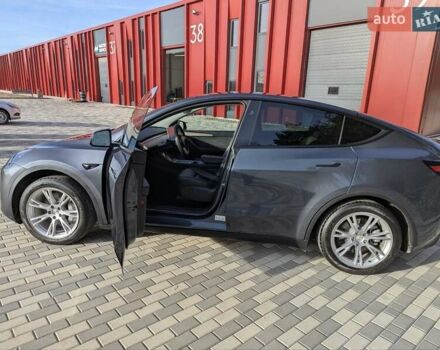 Серый Тесла Model Y, объемом двигателя 0 л и пробегом 29 тыс. км за 30500 $, фото 3 на Automoto.ua