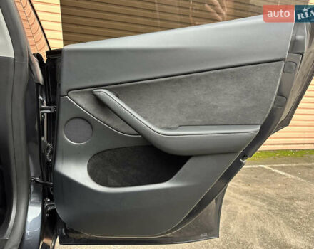 Серый Тесла Model Y, объемом двигателя 0 л и пробегом 2 тыс. км за 35490 $, фото 34 на Automoto.ua