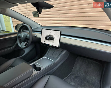 Серый Тесла Model Y, объемом двигателя 0 л и пробегом 2 тыс. км за 35490 $, фото 41 на Automoto.ua