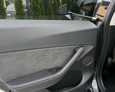 Серый Тесла Model Y, объемом двигателя 0 л и пробегом 33 тыс. км за 25000 $, фото 7 на Automoto.ua