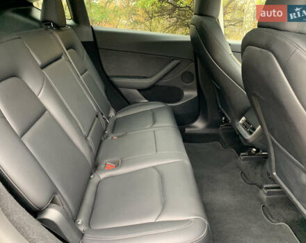 Серый Тесла Model Y, объемом двигателя 0 л и пробегом 14 тыс. км за 32300 $, фото 18 на Automoto.ua