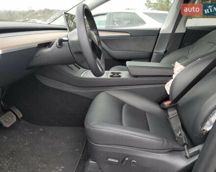 Серый Тесла Model Y, объемом двигателя 0 л и пробегом 7 тыс. км за 19990 $, фото 4 на Automoto.ua