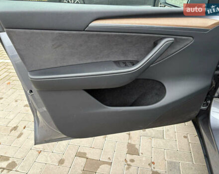 Серый Тесла Model Y, объемом двигателя 0 л и пробегом 17 тыс. км за 34300 $, фото 25 на Automoto.ua