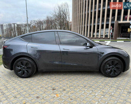 Серый Тесла Model Y, объемом двигателя 0 л и пробегом 5 тыс. км за 29490 $, фото 5 на Automoto.ua