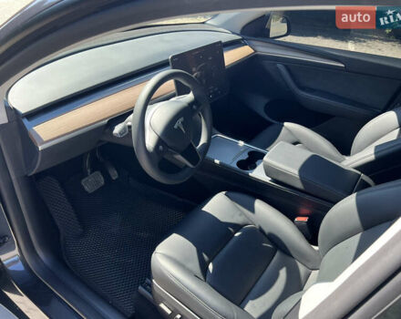 Серый Тесла Model Y, объемом двигателя 0 л и пробегом 12 тыс. км за 30000 $, фото 22 на Automoto.ua