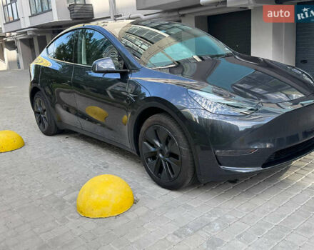 Серый Тесла Model Y, объемом двигателя 0 л и пробегом 3 тыс. км за 29800 $, фото 3 на Automoto.ua
