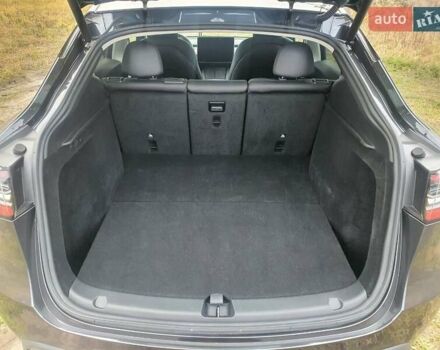 Серый Тесла Model Y, объемом двигателя 0 л и пробегом 25 тыс. км за 28000 $, фото 9 на Automoto.ua