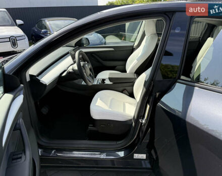 Серый Тесла Model Y, объемом двигателя 0 л и пробегом 1 тыс. км за 34900 $, фото 7 на Automoto.ua