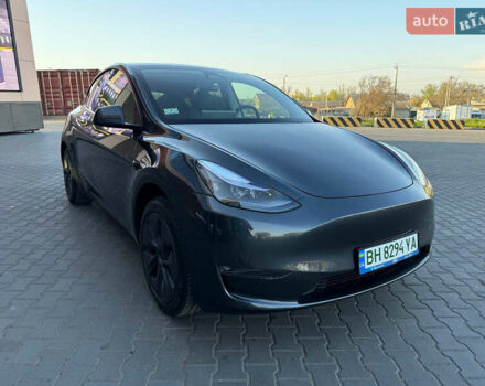 Серый Тесла Model Y, объемом двигателя 0 л и пробегом 2 тыс. км за 28000 $, фото 3 на Automoto.ua