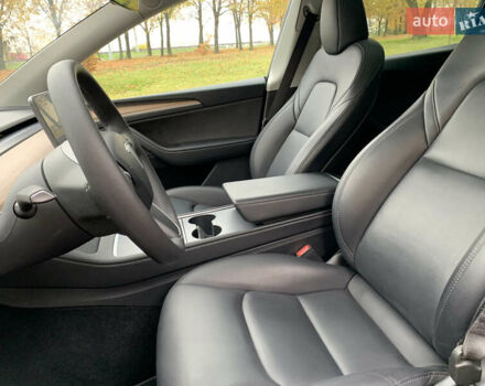 Серый Тесла Model Y, объемом двигателя 0 л и пробегом 14 тыс. км за 32300 $, фото 10 на Automoto.ua
