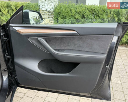 Сірий Тесла Model Y, об'ємом двигуна 0 л та пробігом 13 тис. км за 29999 $, фото 45 на Automoto.ua