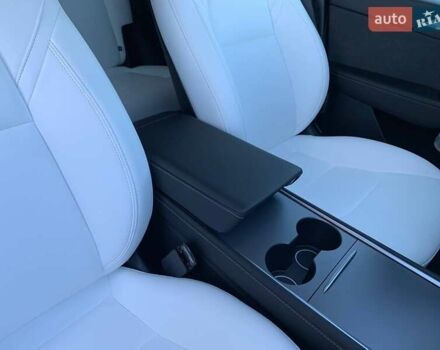 Сірий Тесла Model Y, об'ємом двигуна 0 л та пробігом 6 тис. км за 30900 $, фото 25 на Automoto.ua