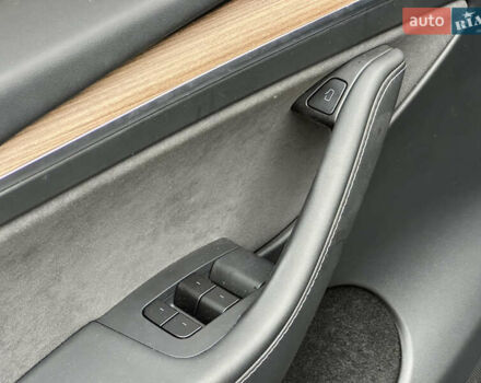 Серый Тесла Model Y, объемом двигателя 0 л и пробегом 2 тыс. км за 35490 $, фото 24 на Automoto.ua