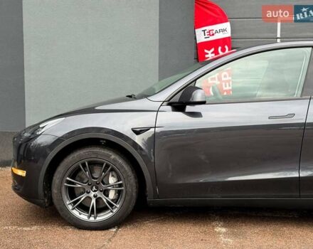 Серый Тесла Model Y, объемом двигателя 0 л и пробегом 24 тыс. км за 33500 $, фото 4 на Automoto.ua