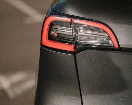 Серый Тесла Model Y, объемом двигателя 0 л и пробегом 25 тыс. км за 31300 $, фото 32 на Automoto.ua