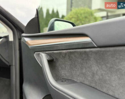 Сірий Тесла Model Y, об'ємом двигуна 0 л та пробігом 13 тис. км за 29999 $, фото 46 на Automoto.ua