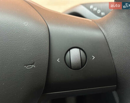 Серый Тесла Model Y, объемом двигателя 0 л и пробегом 2 тыс. км за 35490 $, фото 51 на Automoto.ua