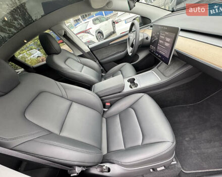 Серый Тесла Model Y, объемом двигателя 0 л и пробегом 8 тыс. км за 31999 $, фото 15 на Automoto.ua
