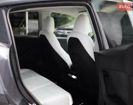 Серый Тесла Model Y, объемом двигателя 0 л и пробегом 22 тыс. км за 26000 $, фото 5 на Automoto.ua