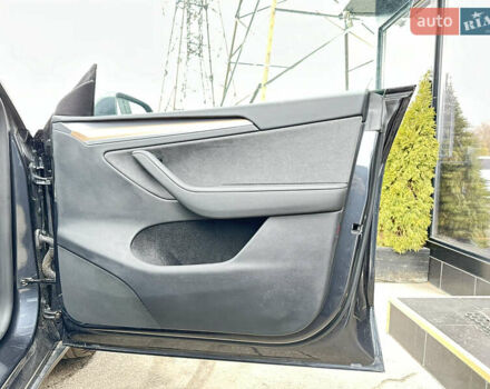 Серый Тесла Model Y, объемом двигателя 0 л и пробегом 1 тыс. км за 39900 $, фото 26 на Automoto.ua