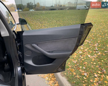 Серый Тесла Model Y, объемом двигателя 0 л и пробегом 14 тыс. км за 32300 $, фото 39 на Automoto.ua
