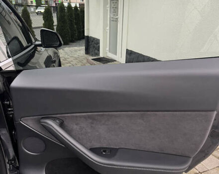 Серый Тесла Model Y, объемом двигателя 0 л и пробегом 33 тыс. км за 25000 $, фото 2 на Automoto.ua