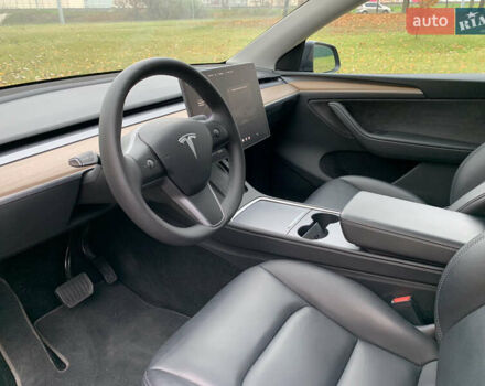 Серый Тесла Model Y, объемом двигателя 0 л и пробегом 14 тыс. км за 32300 $, фото 9 на Automoto.ua