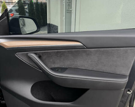 Серый Тесла Model Y, объемом двигателя 0 л и пробегом 33 тыс. км за 25000 $, фото 4 на Automoto.ua