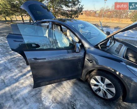 Серый Тесла Model Y, объемом двигателя 0 л и пробегом 9 тыс. км за 29500 $, фото 38 на Automoto.ua
