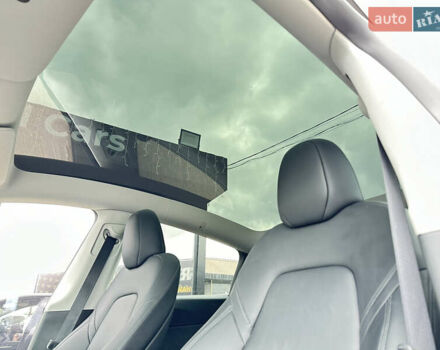 Серый Тесла Model Y, объемом двигателя 0 л и пробегом 1 тыс. км за 39900 $, фото 33 на Automoto.ua